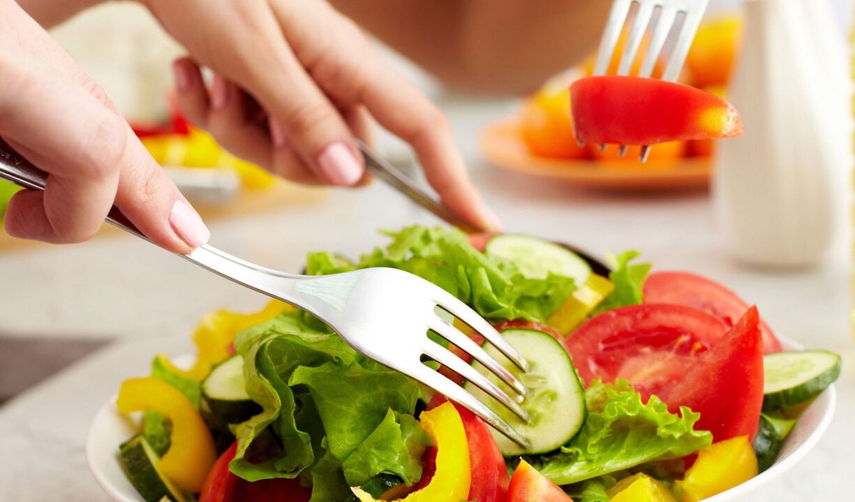 salada de legumes durante a eliminação de parasitas